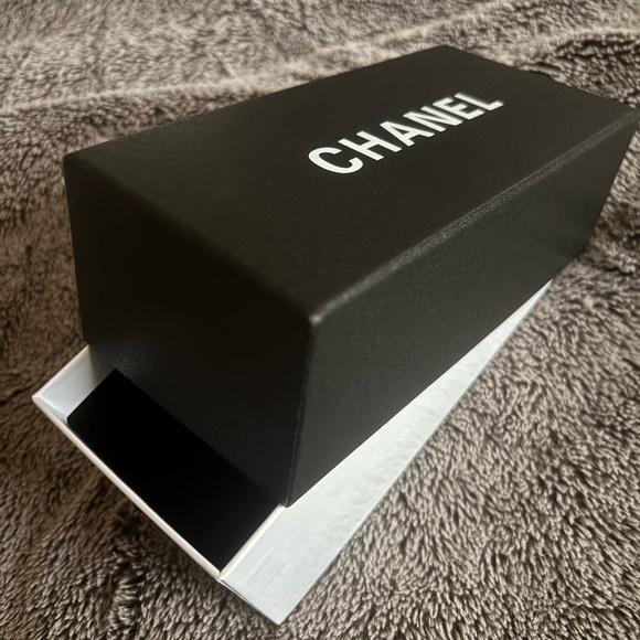 Chanel box - Picture 3 of 3